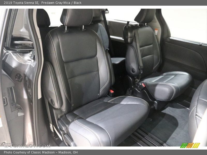 Predawn Gray Mica / Black 2019 Toyota Sienna SE