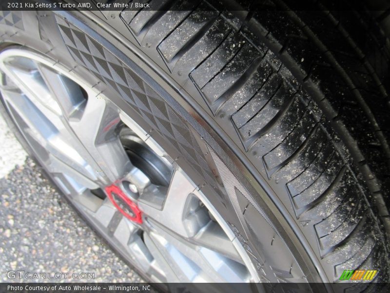 Clear White / Black 2021 Kia Seltos S Turbo AWD