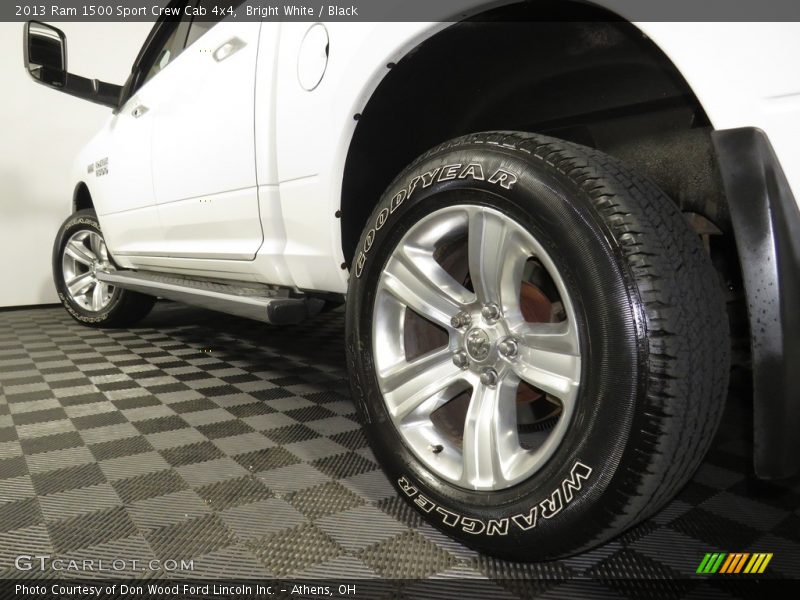 Bright White / Black 2013 Ram 1500 Sport Crew Cab 4x4