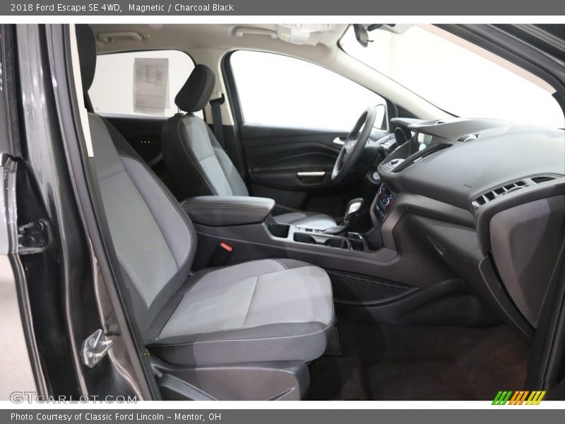 Magnetic / Charcoal Black 2018 Ford Escape SE 4WD