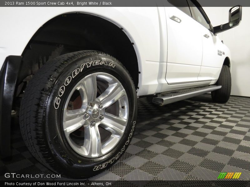 Bright White / Black 2013 Ram 1500 Sport Crew Cab 4x4