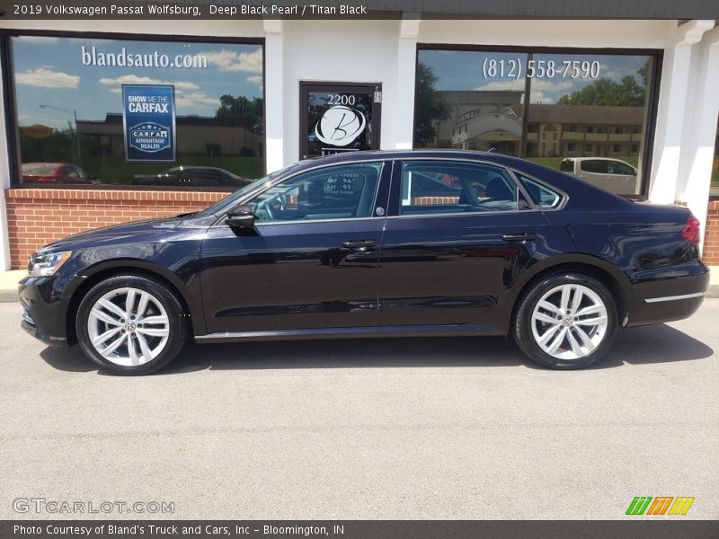 Deep Black Pearl / Titan Black 2019 Volkswagen Passat Wolfsburg