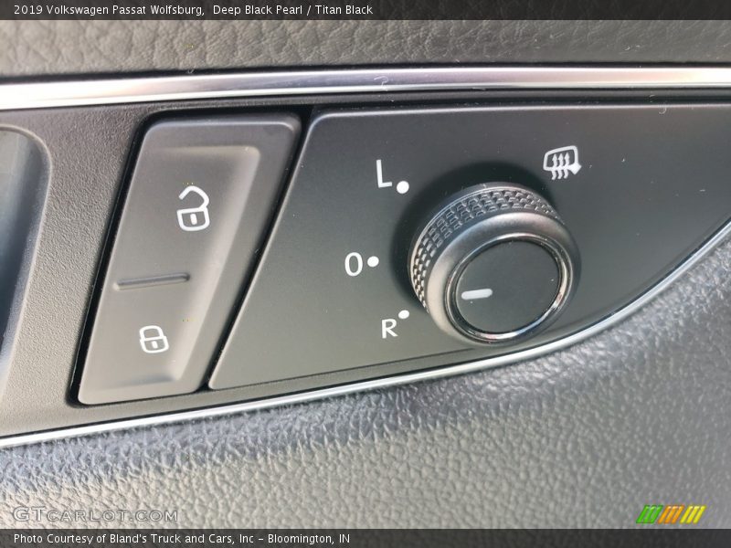 Deep Black Pearl / Titan Black 2019 Volkswagen Passat Wolfsburg