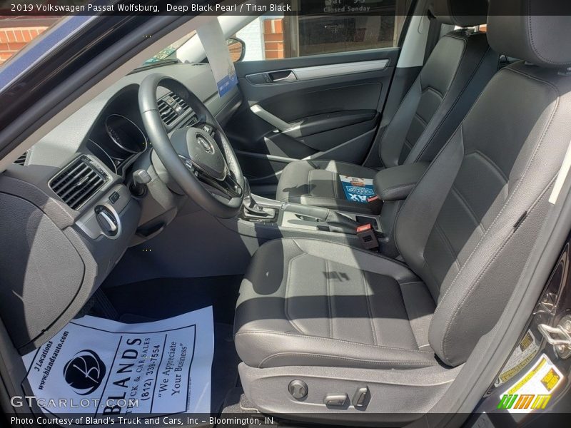 Deep Black Pearl / Titan Black 2019 Volkswagen Passat Wolfsburg