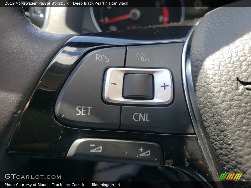 Deep Black Pearl / Titan Black 2019 Volkswagen Passat Wolfsburg