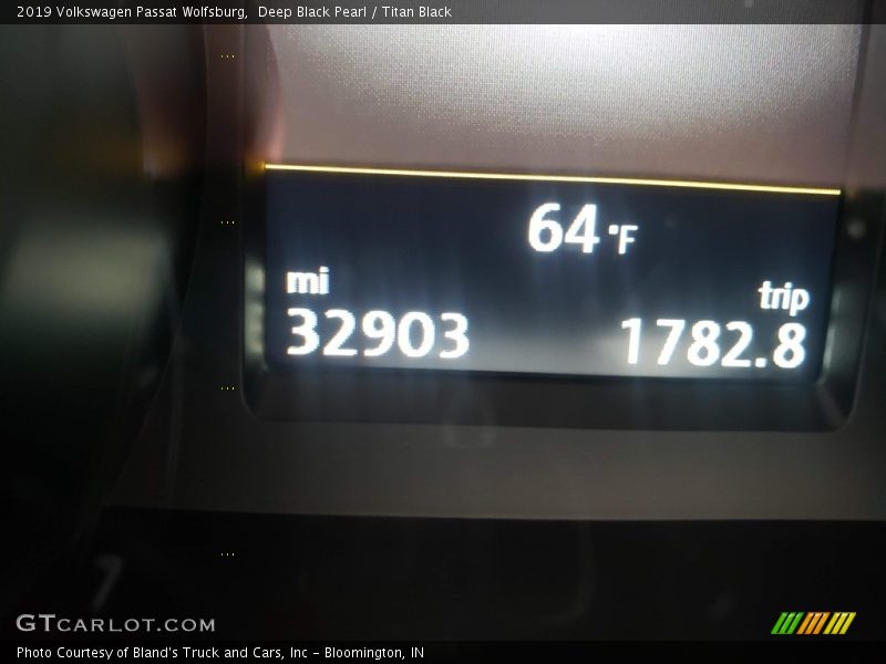 Deep Black Pearl / Titan Black 2019 Volkswagen Passat Wolfsburg