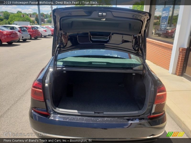 Deep Black Pearl / Titan Black 2019 Volkswagen Passat Wolfsburg
