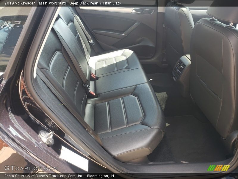 Deep Black Pearl / Titan Black 2019 Volkswagen Passat Wolfsburg