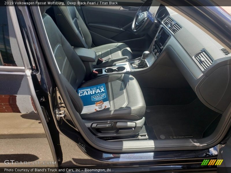 Deep Black Pearl / Titan Black 2019 Volkswagen Passat Wolfsburg