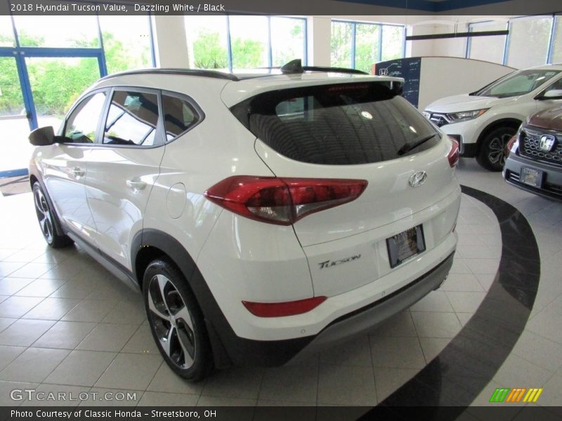 Dazzling White / Black 2018 Hyundai Tucson Value