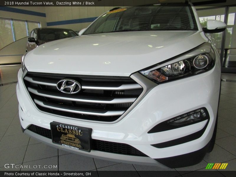 Dazzling White / Black 2018 Hyundai Tucson Value