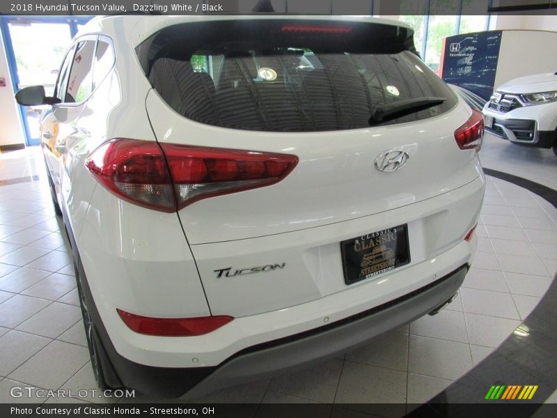 Dazzling White / Black 2018 Hyundai Tucson Value
