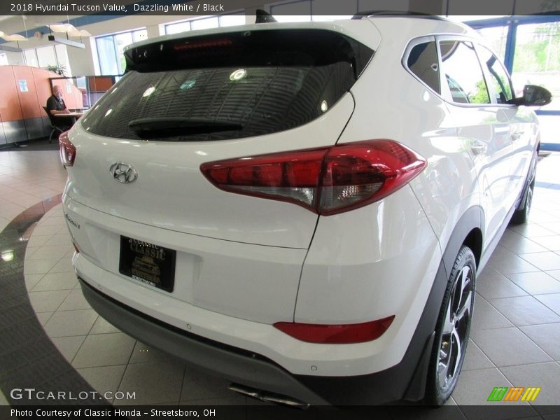 Dazzling White / Black 2018 Hyundai Tucson Value