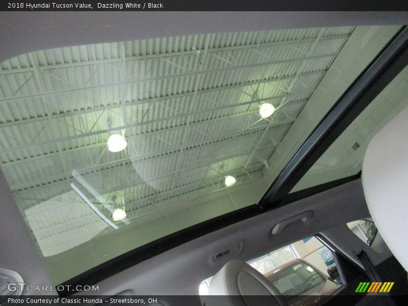 Dazzling White / Black 2018 Hyundai Tucson Value