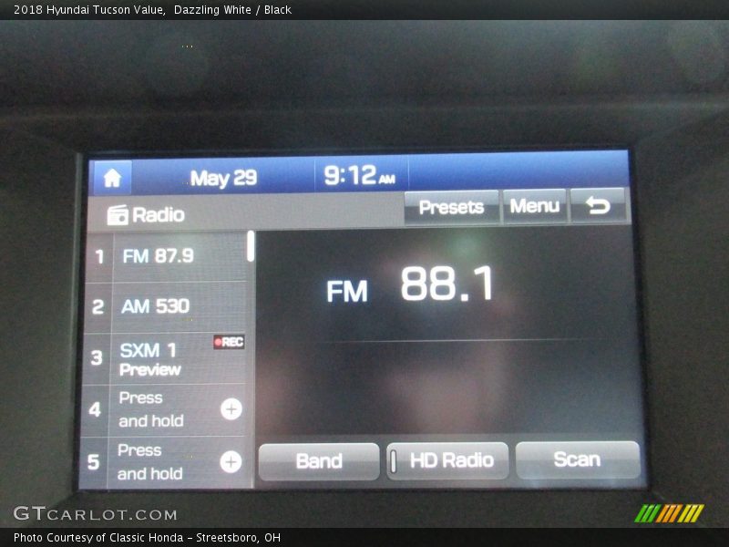 Dazzling White / Black 2018 Hyundai Tucson Value
