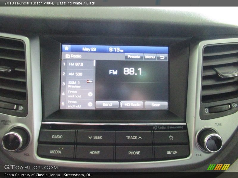 Dazzling White / Black 2018 Hyundai Tucson Value