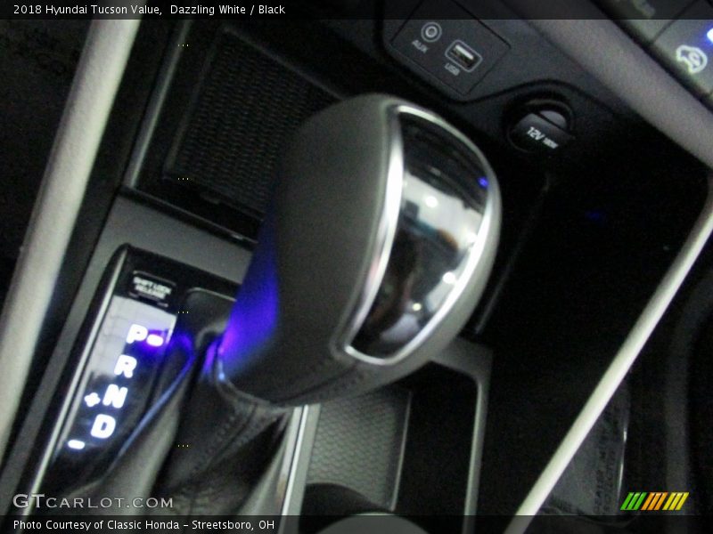 Dazzling White / Black 2018 Hyundai Tucson Value