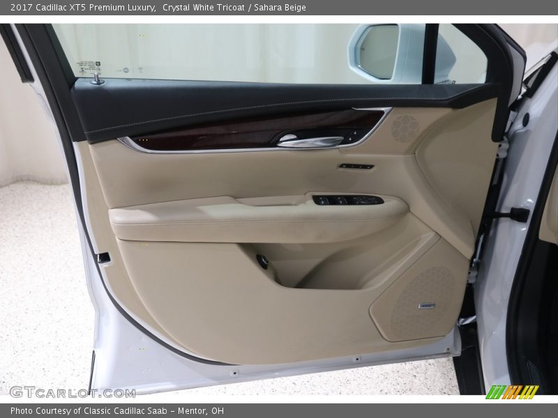 Crystal White Tricoat / Sahara Beige 2017 Cadillac XT5 Premium Luxury