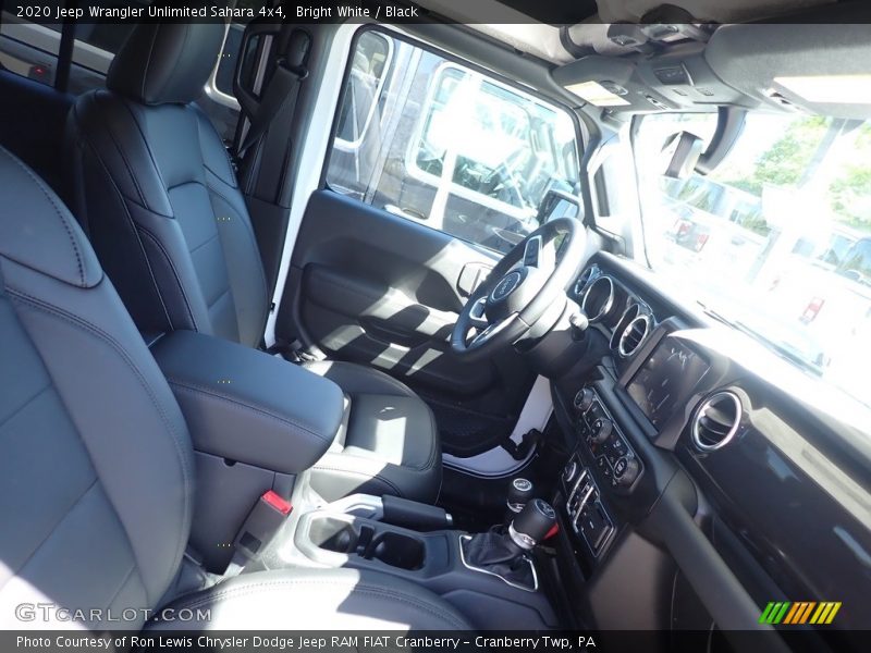 Bright White / Black 2020 Jeep Wrangler Unlimited Sahara 4x4