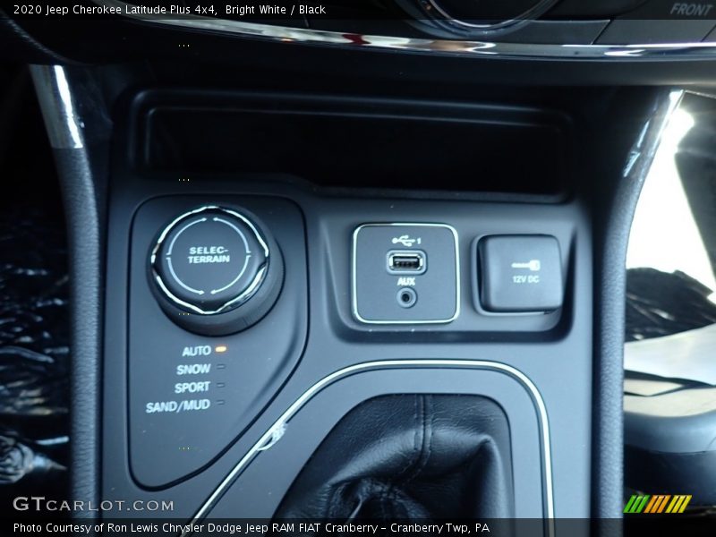 Bright White / Black 2020 Jeep Cherokee Latitude Plus 4x4