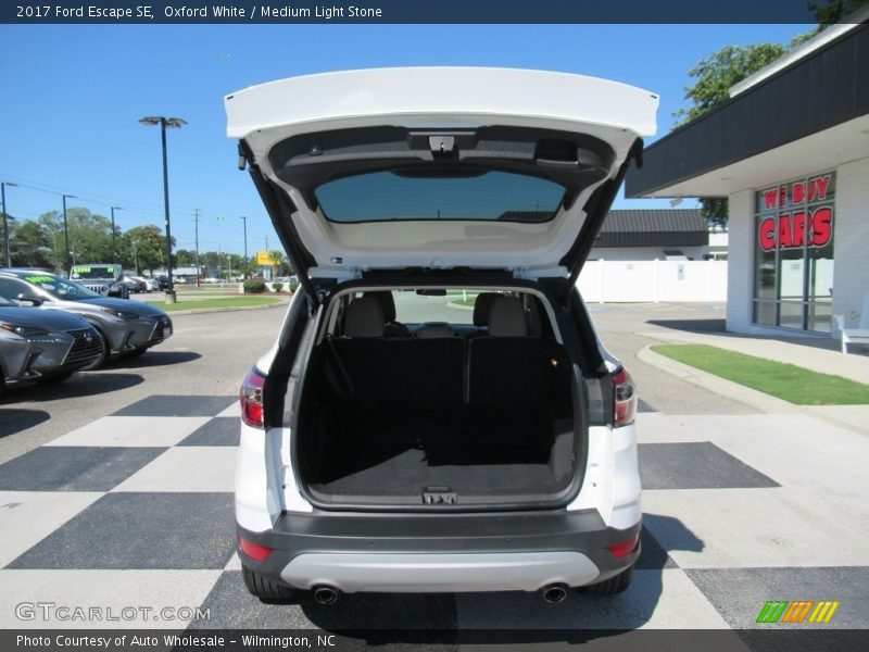 Oxford White / Medium Light Stone 2017 Ford Escape SE
