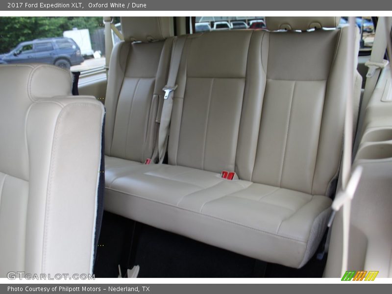 Oxford White / Dune 2017 Ford Expedition XLT