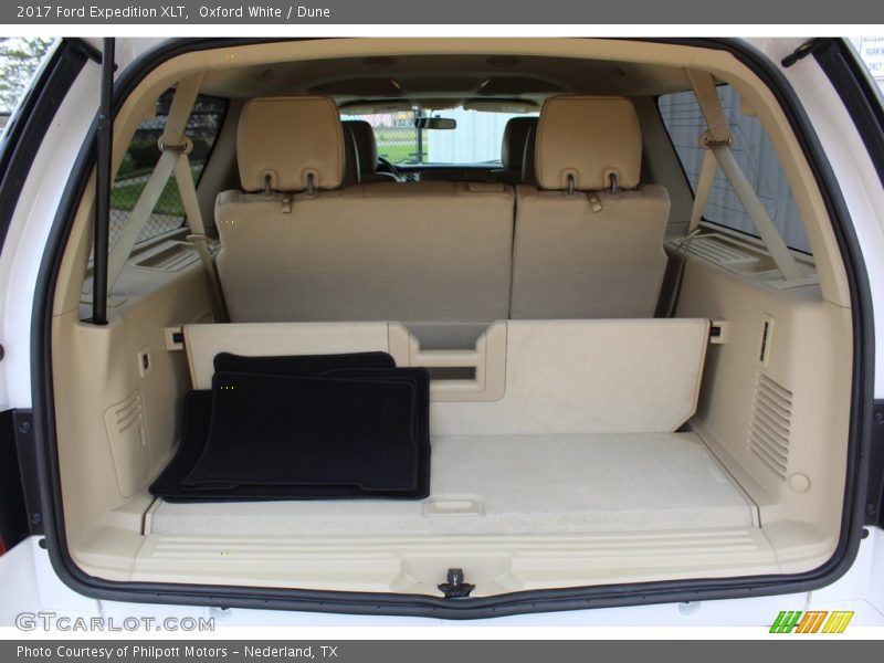 Oxford White / Dune 2017 Ford Expedition XLT