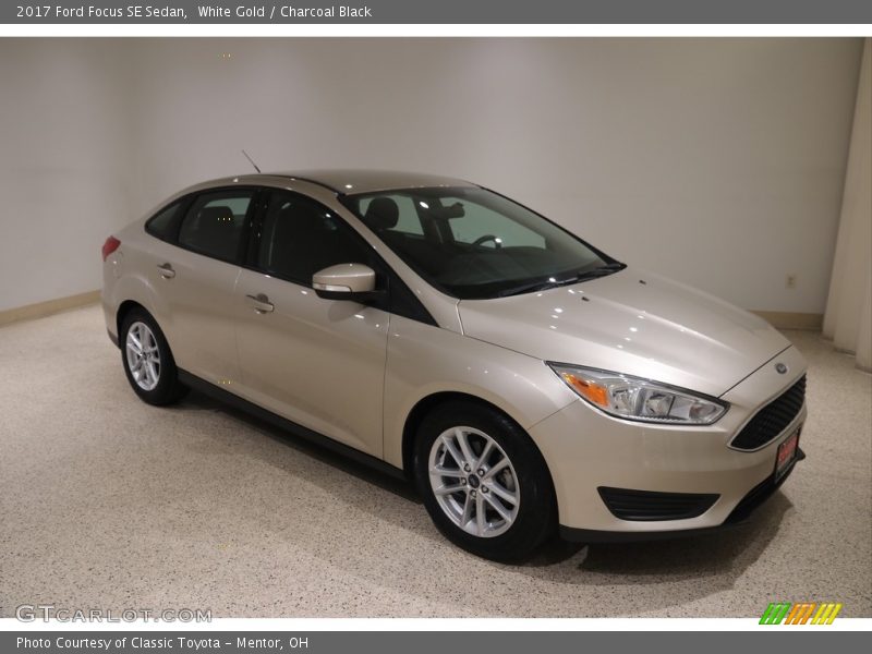 White Gold / Charcoal Black 2017 Ford Focus SE Sedan