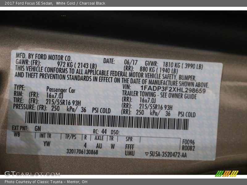 White Gold / Charcoal Black 2017 Ford Focus SE Sedan