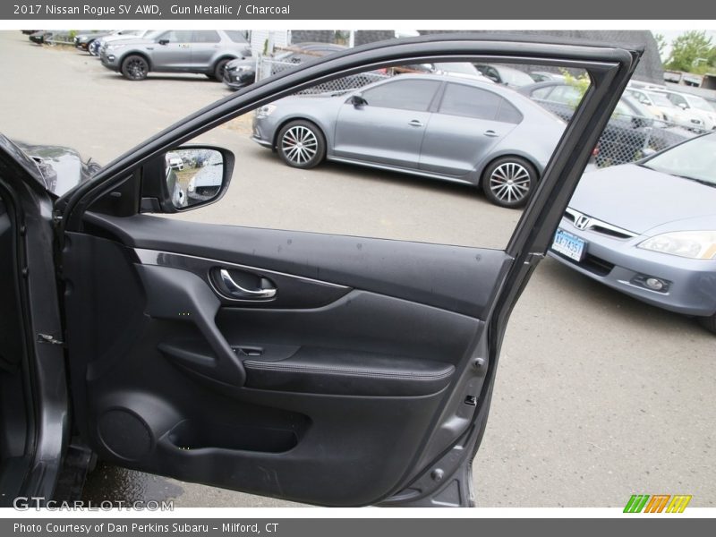 Gun Metallic / Charcoal 2017 Nissan Rogue SV AWD