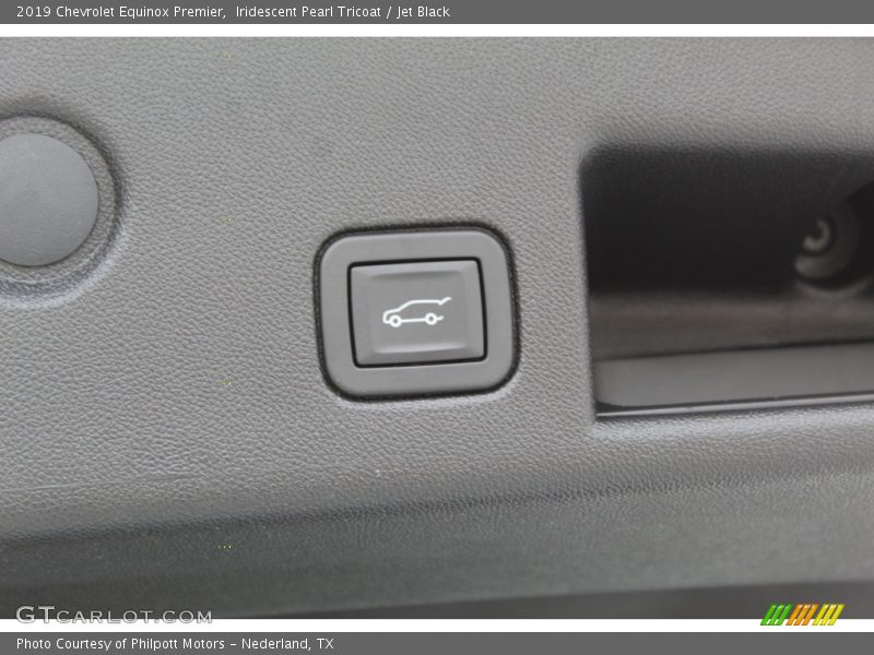 Iridescent Pearl Tricoat / Jet Black 2019 Chevrolet Equinox Premier