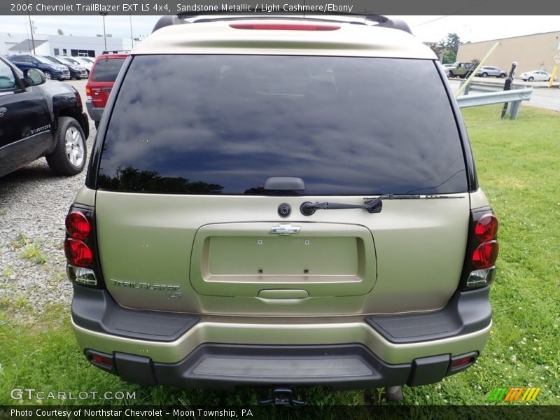 Sandstone Metallic / Light Cashmere/Ebony 2006 Chevrolet TrailBlazer EXT LS 4x4
