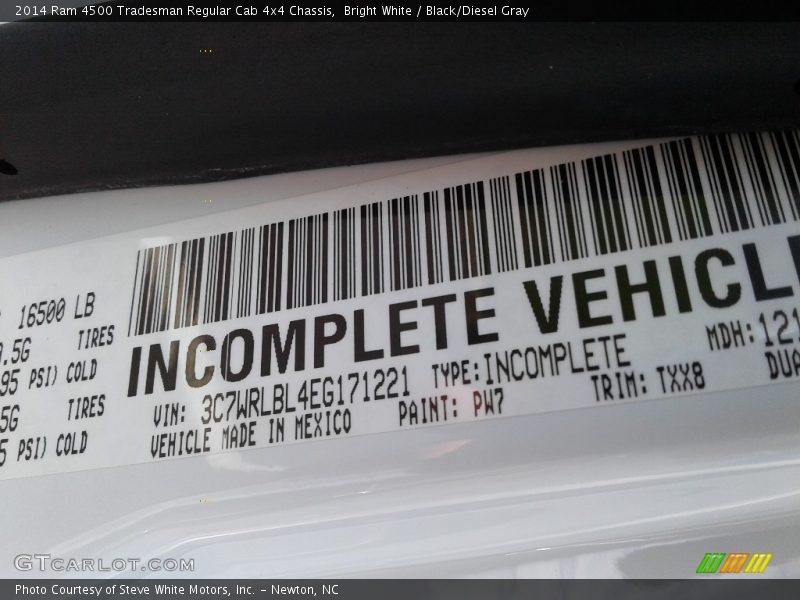 Bright White / Black/Diesel Gray 2014 Ram 4500 Tradesman Regular Cab 4x4 Chassis