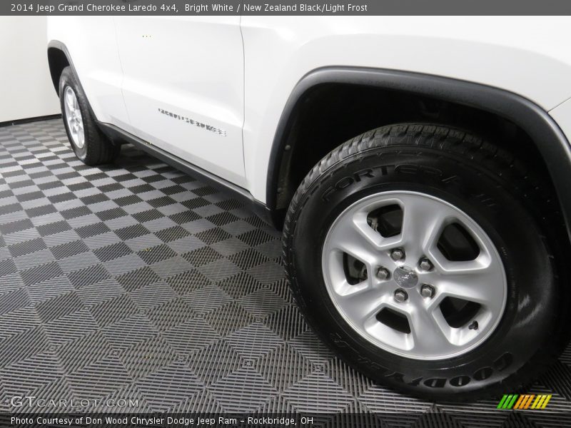 Bright White / New Zealand Black/Light Frost 2014 Jeep Grand Cherokee Laredo 4x4