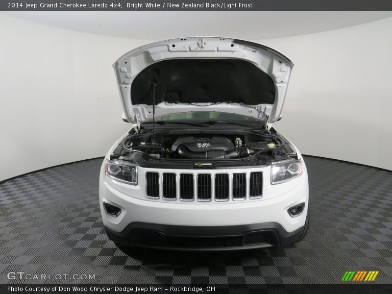 Bright White / New Zealand Black/Light Frost 2014 Jeep Grand Cherokee Laredo 4x4