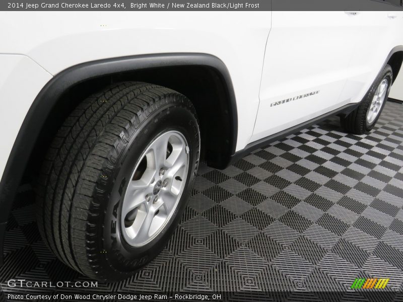 Bright White / New Zealand Black/Light Frost 2014 Jeep Grand Cherokee Laredo 4x4