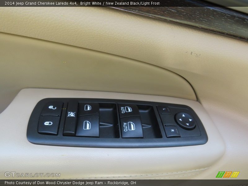 Bright White / New Zealand Black/Light Frost 2014 Jeep Grand Cherokee Laredo 4x4