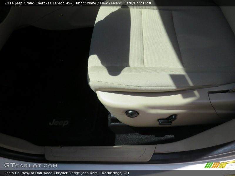 Bright White / New Zealand Black/Light Frost 2014 Jeep Grand Cherokee Laredo 4x4