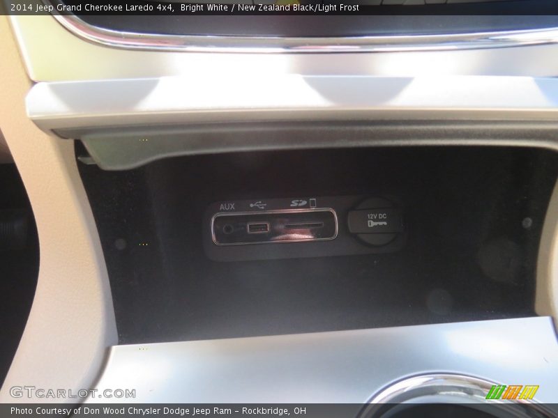 Bright White / New Zealand Black/Light Frost 2014 Jeep Grand Cherokee Laredo 4x4