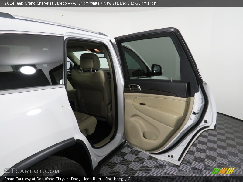 Bright White / New Zealand Black/Light Frost 2014 Jeep Grand Cherokee Laredo 4x4