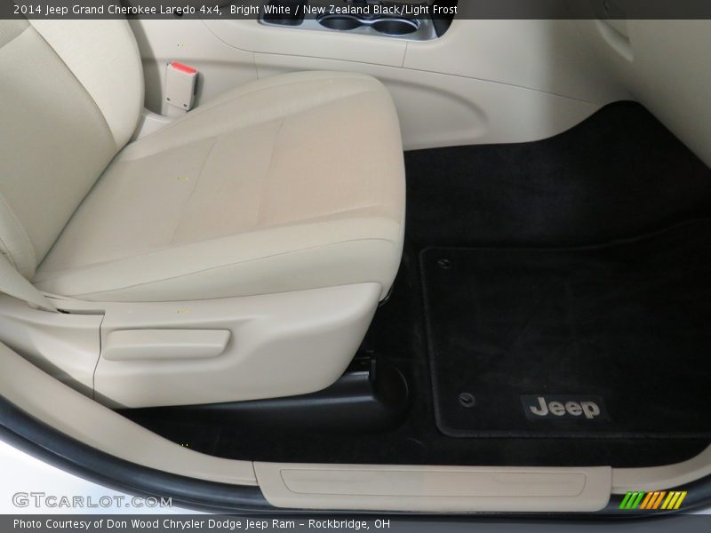 Bright White / New Zealand Black/Light Frost 2014 Jeep Grand Cherokee Laredo 4x4