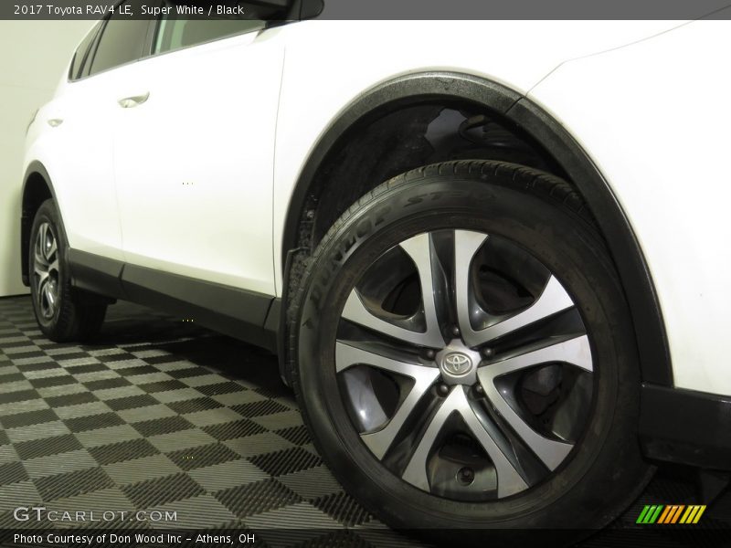 Super White / Black 2017 Toyota RAV4 LE