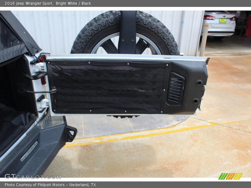 Bright White / Black 2016 Jeep Wrangler Sport
