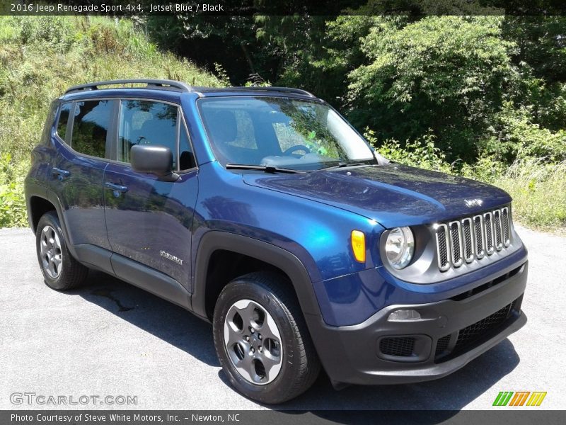 Front 3/4 View of 2016 Renegade Sport 4x4