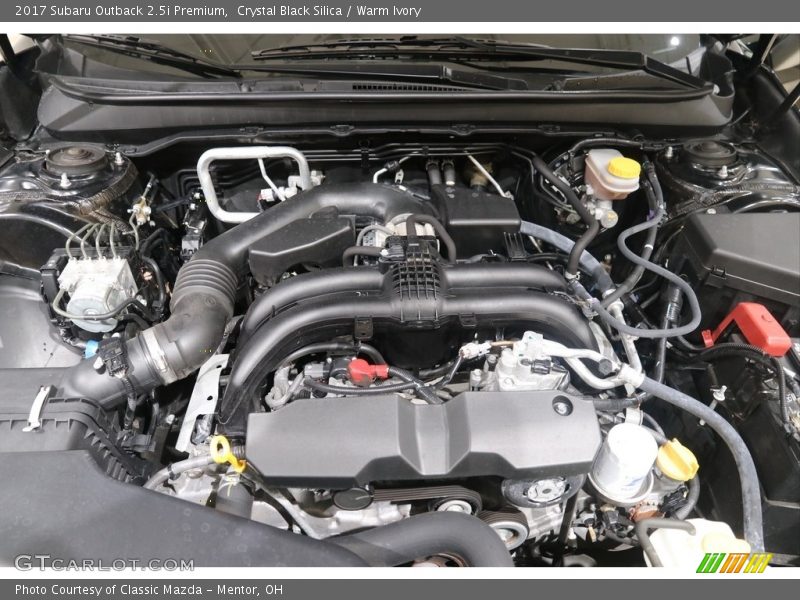 Crystal Black Silica / Warm Ivory 2017 Subaru Outback 2.5i Premium