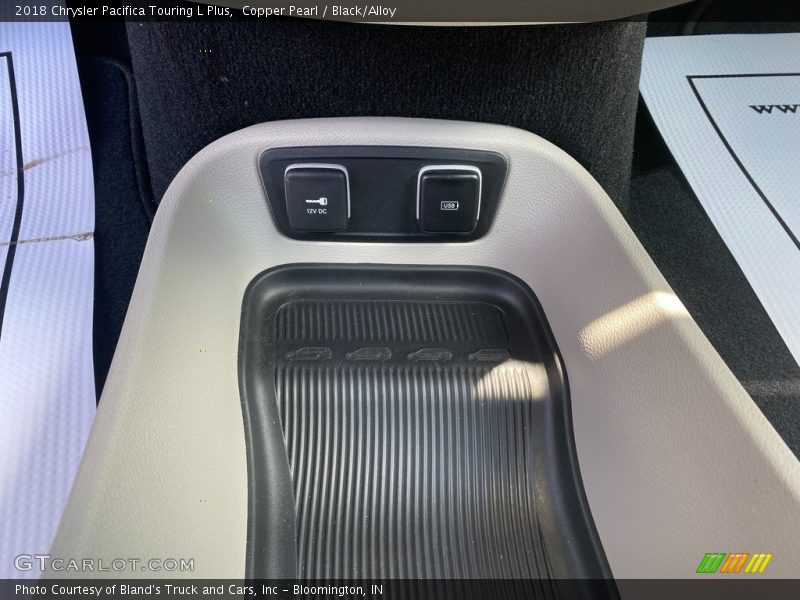Copper Pearl / Black/Alloy 2018 Chrysler Pacifica Touring L Plus