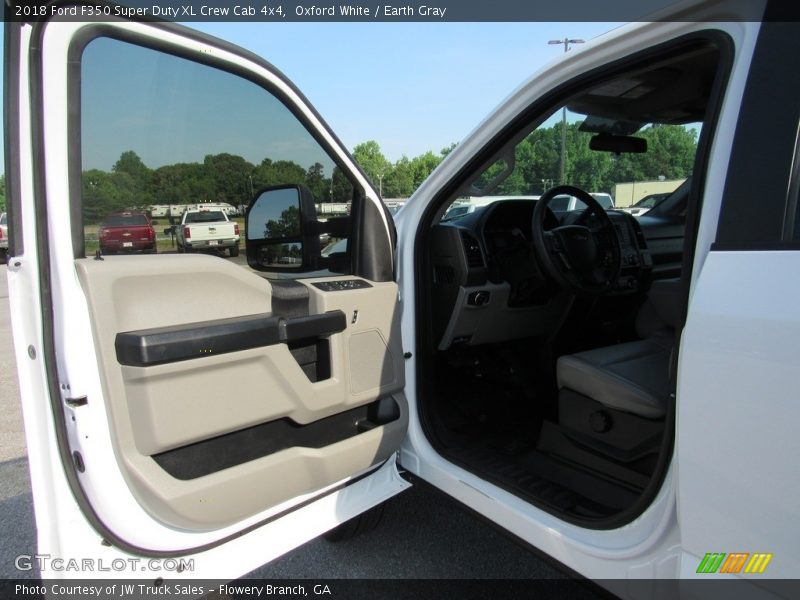 Oxford White / Earth Gray 2018 Ford F350 Super Duty XL Crew Cab 4x4