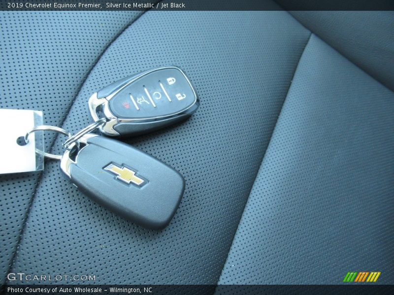 Silver Ice Metallic / Jet Black 2019 Chevrolet Equinox Premier