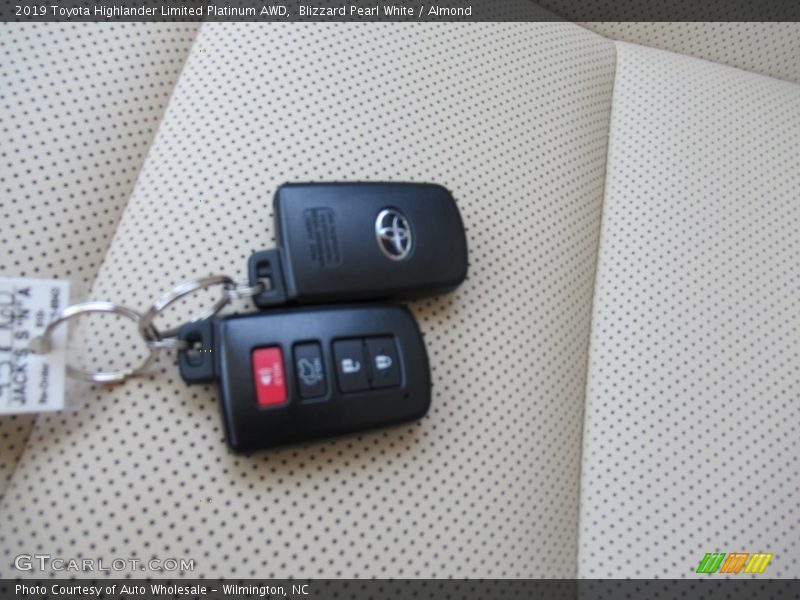 Blizzard Pearl White / Almond 2019 Toyota Highlander Limited Platinum AWD