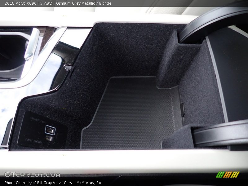 Osmium Grey Metallic / Blonde 2018 Volvo XC90 T5 AWD